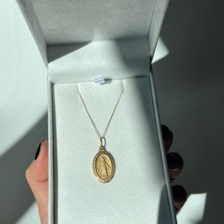 Colar ouro 18k Nossa Senhora das Graças - Joia elegante e simbólica com proteção e beleza.